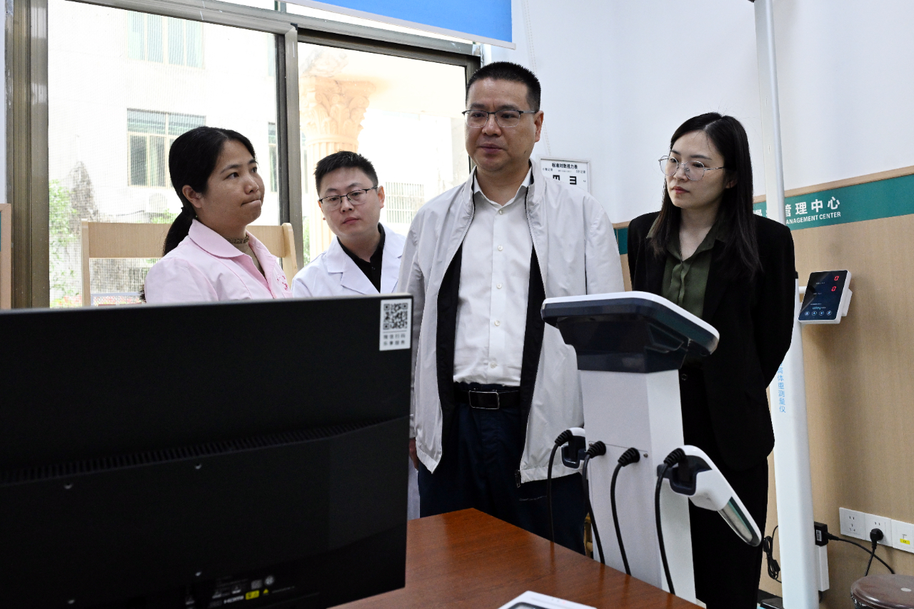 區委書記彭敏群深入基層調研樹立和踐行正確政績觀學習教育學查改工作